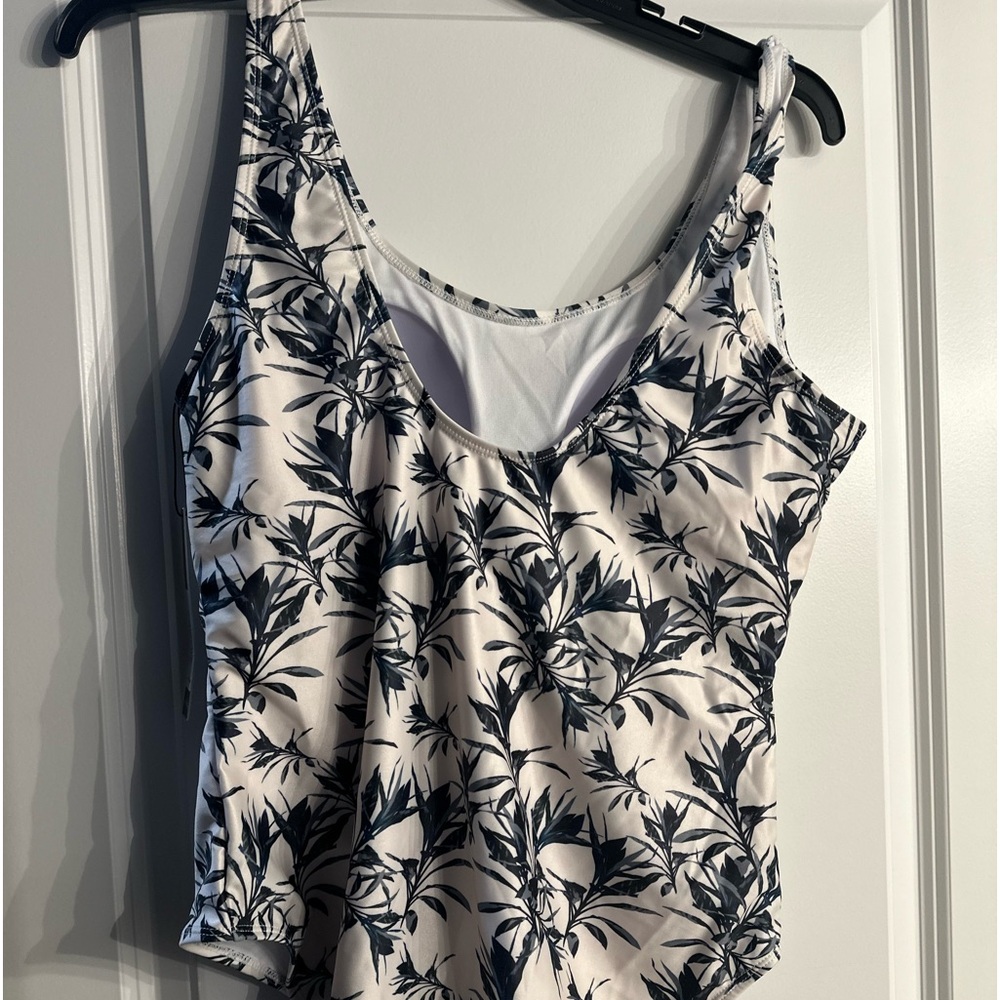 New Nicole Miller swimsuit size 2x. Navy
